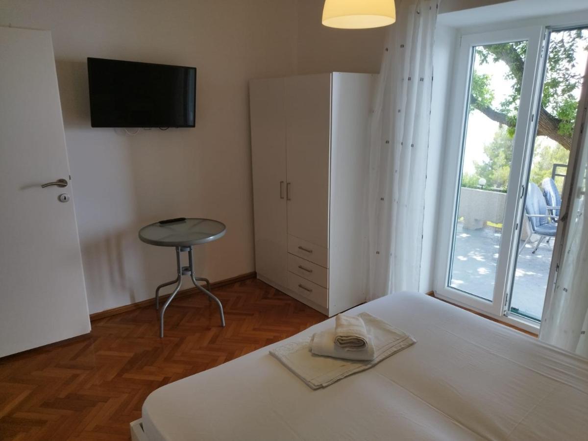 Apartments Mare - 150 M From Beach Brela Bagian luar foto