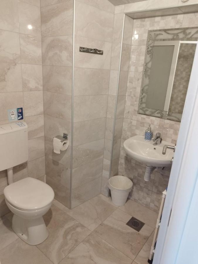 Apartments Mare - 150 M From Beach Brela Bagian luar foto