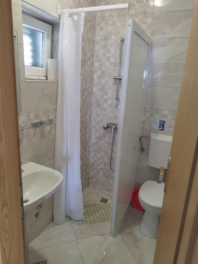 Apartments Mare - 150 M From Beach Brela Bagian luar foto