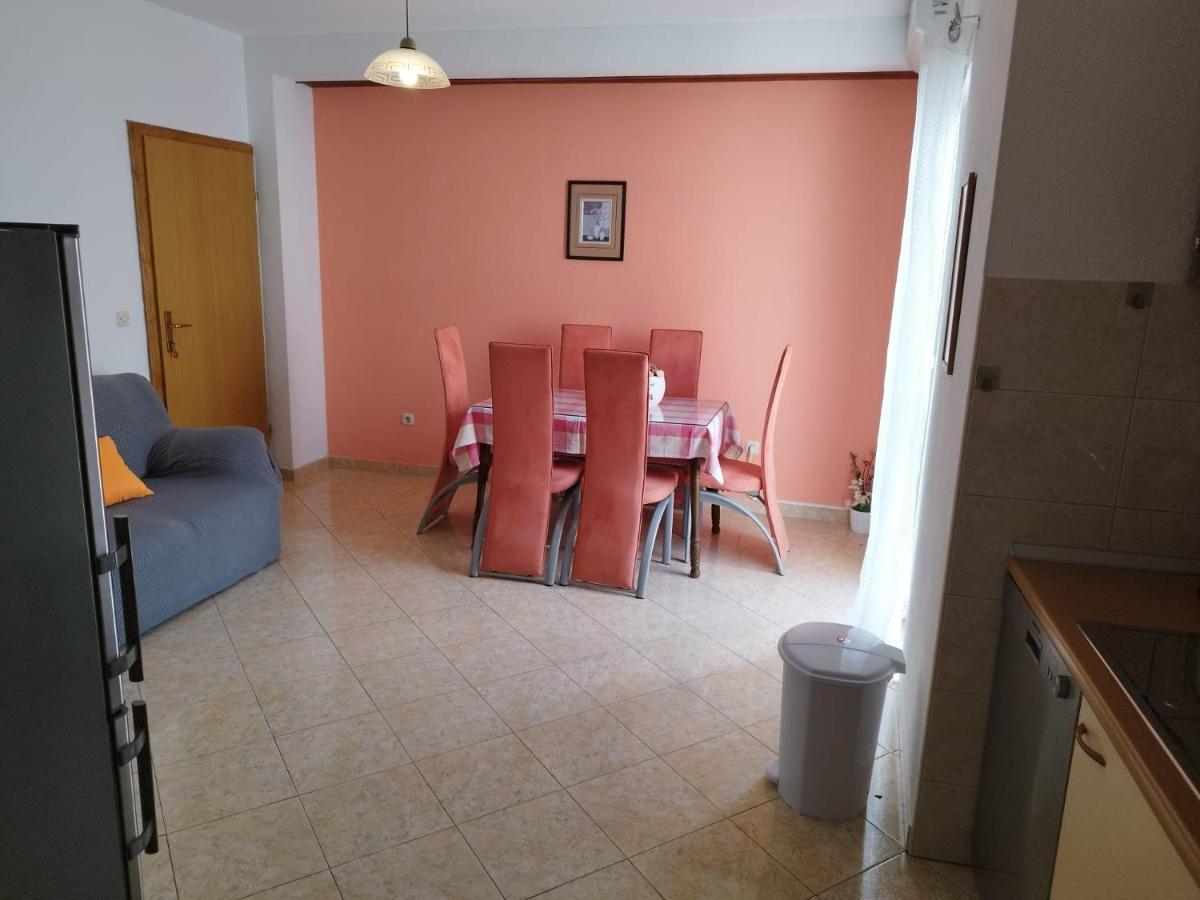 Apartments Mare - 150 M From Beach Brela Bagian luar foto