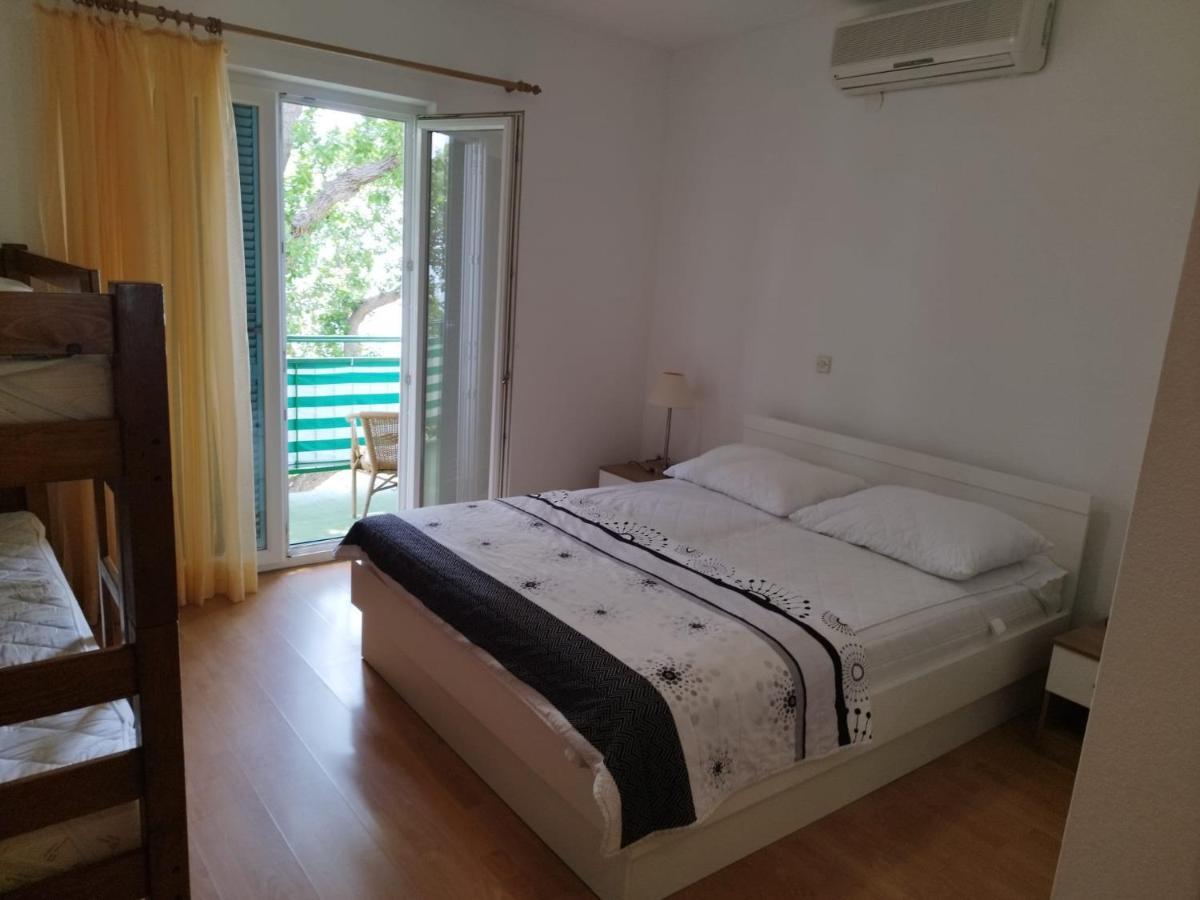 Apartments Mare - 150 M From Beach Brela Bagian luar foto
