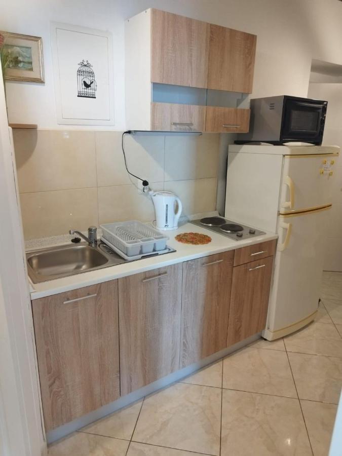 Apartments Mare - 150 M From Beach Brela Bagian luar foto
