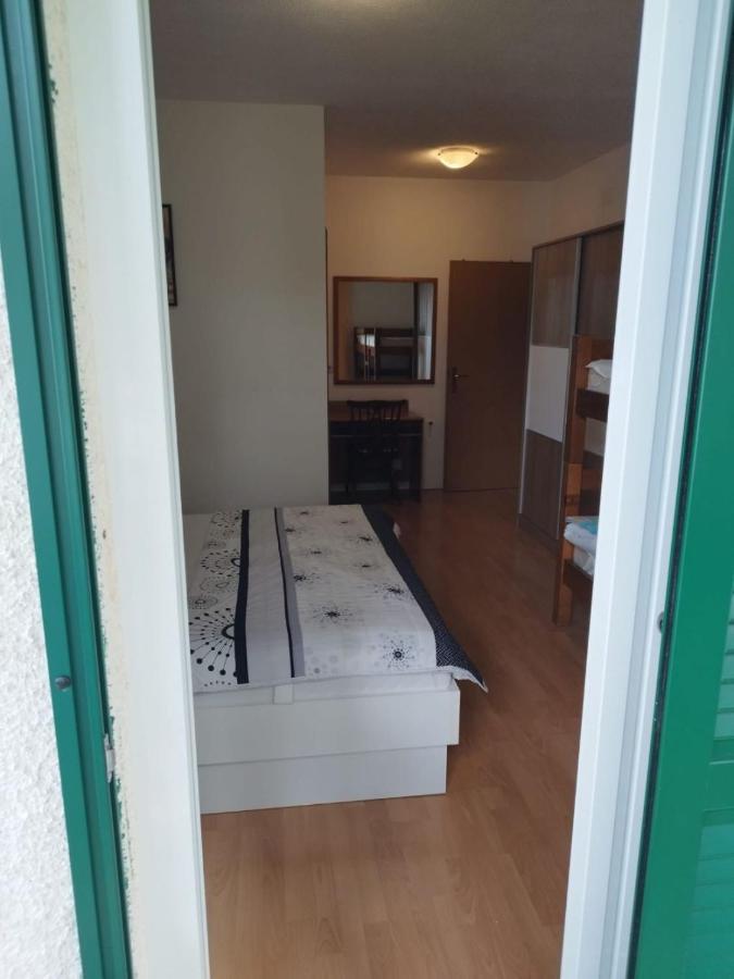 Apartments Mare - 150 M From Beach Brela Bagian luar foto