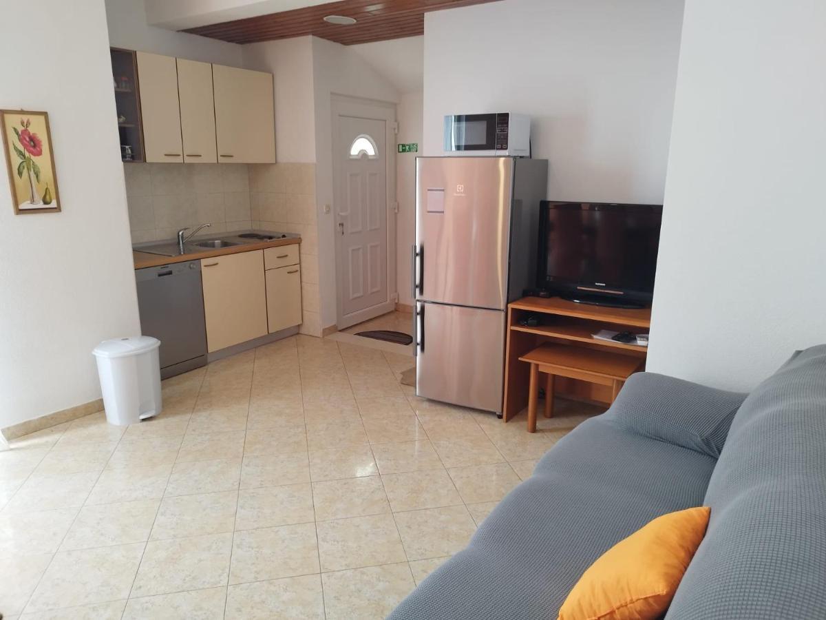 Apartments Mare - 150 M From Beach Brela Bagian luar foto