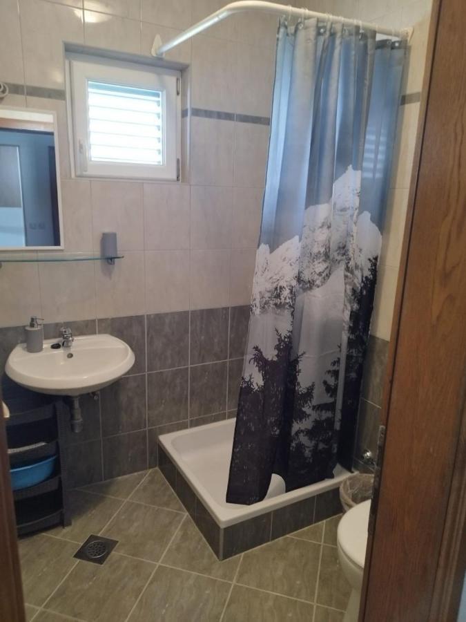 Apartments Mare - 150 M From Beach Brela Bagian luar foto