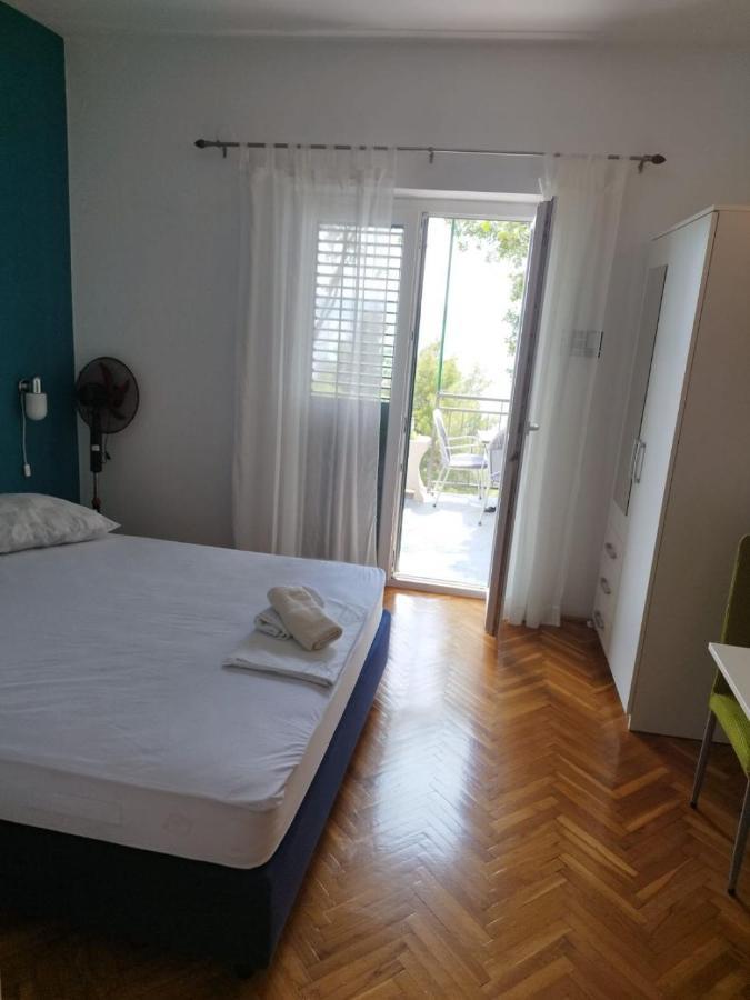 Apartments Mare - 150 M From Beach Brela Bagian luar foto